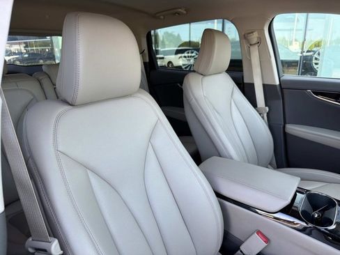 Certified 2022 Lincoln Nautilus FWD w/ Premium Package image 21