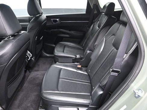 Certified 2025 Kia Sorento SX AWD/4WD image 31