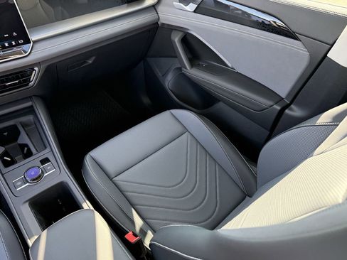 New 2026 Volkswagen Tiguan SE FWD image 27