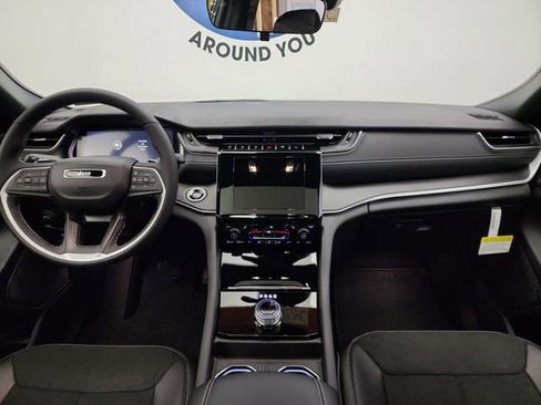 New 2025 Jeep Grand Cherokee L Altitude image 19