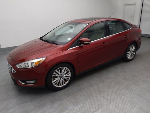 Used 2017 Ford Focus Titanium FWD image 2