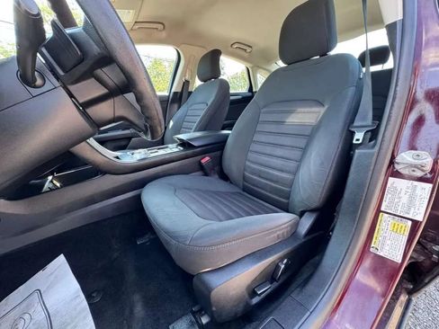 Used 2018 Ford Fusion SE w/ Fusion SE Technology Package FWD image 12