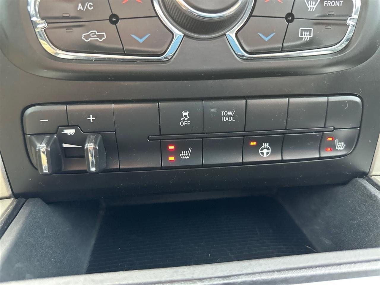 Used 2018 RAM 1500 Outdoorsman AWD/4WD image 35