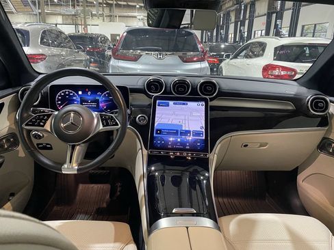 Used 2024 Mercedes-Benz GLC 300 4MATIC image 2