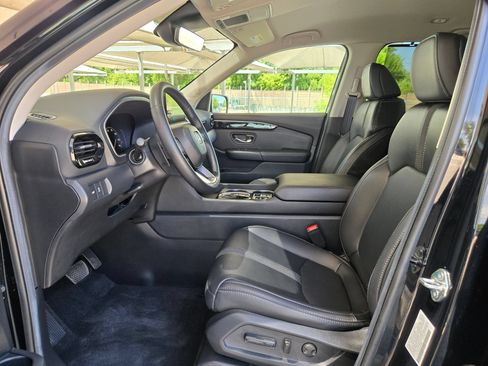 Used 2025 Honda Pilot EX-L image 9