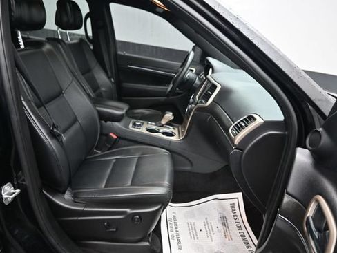 Used 2017 Jeep Grand Cherokee Limited AWD/4WD image 10