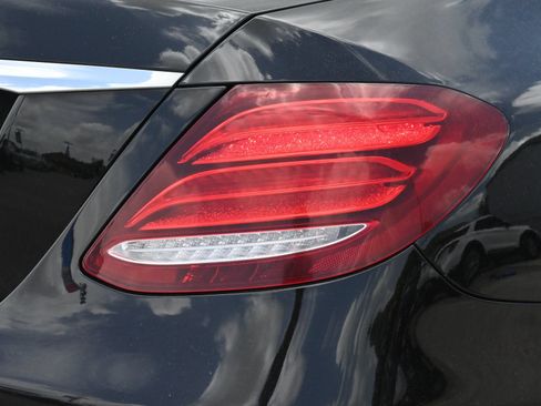 Used 2017 Mercedes-Benz E 300 image 20