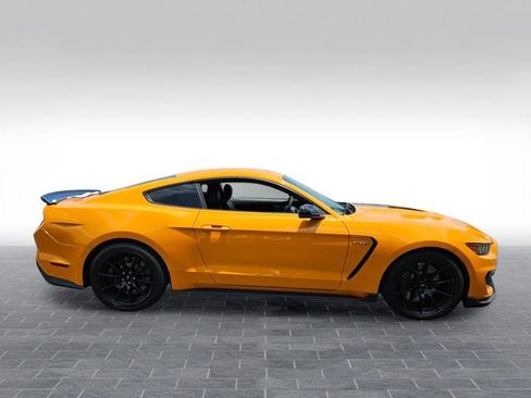 Used 2018 Ford Mustang Shelby GT350 w/ Convenience Package RWD image 4
