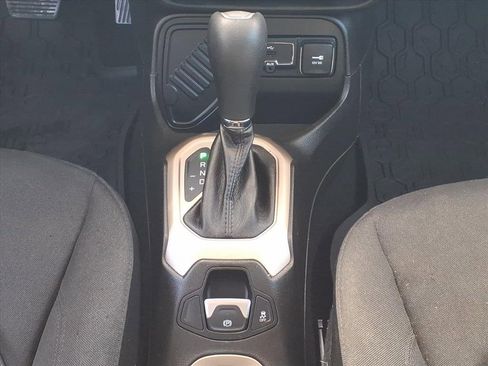 Used 2016 Jeep Renegade Latitude image 11