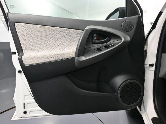 Used 2012 Toyota RAV4 EV FWD image 13