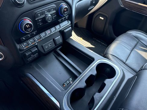 Used 2019 Chevrolet Silverado 1500 High Country w/ Technology Package image 30