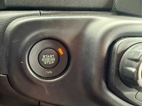 Used 2023 Jeep Wrangler Unlimited Sahara AWD/4WD image 15