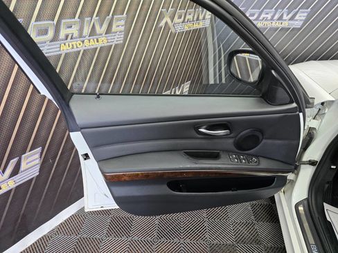 Used 2011 BMW 328i xDrive Sedan image 16