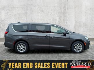 Used 2023 Chrysler Pacifica Touring-L video 2