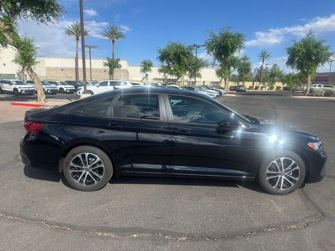 Used 2024 Volkswagen Jetta Sport image 4