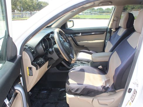 Used 2012 Kia Sorento LX w/ Convenience Pkg FWD image 10