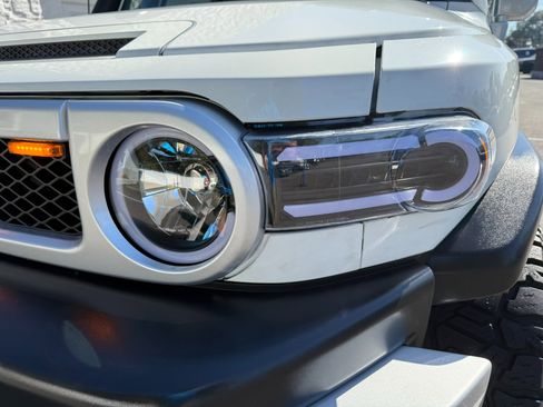 Used 2013 Toyota FJ Cruiser 2WD image 12