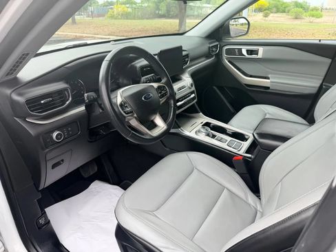 Used 2021 Ford Explorer XLT w/ Equipment Group 202A RWD image 13