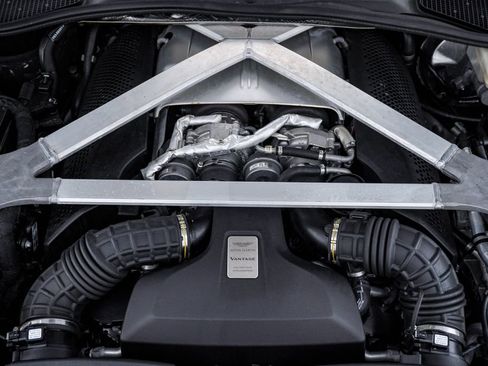 Used 2020 Aston Martin V8 Vantage Coupe image 34