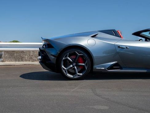 Used 2020 Lamborghini Huracan EVO RWD image 21