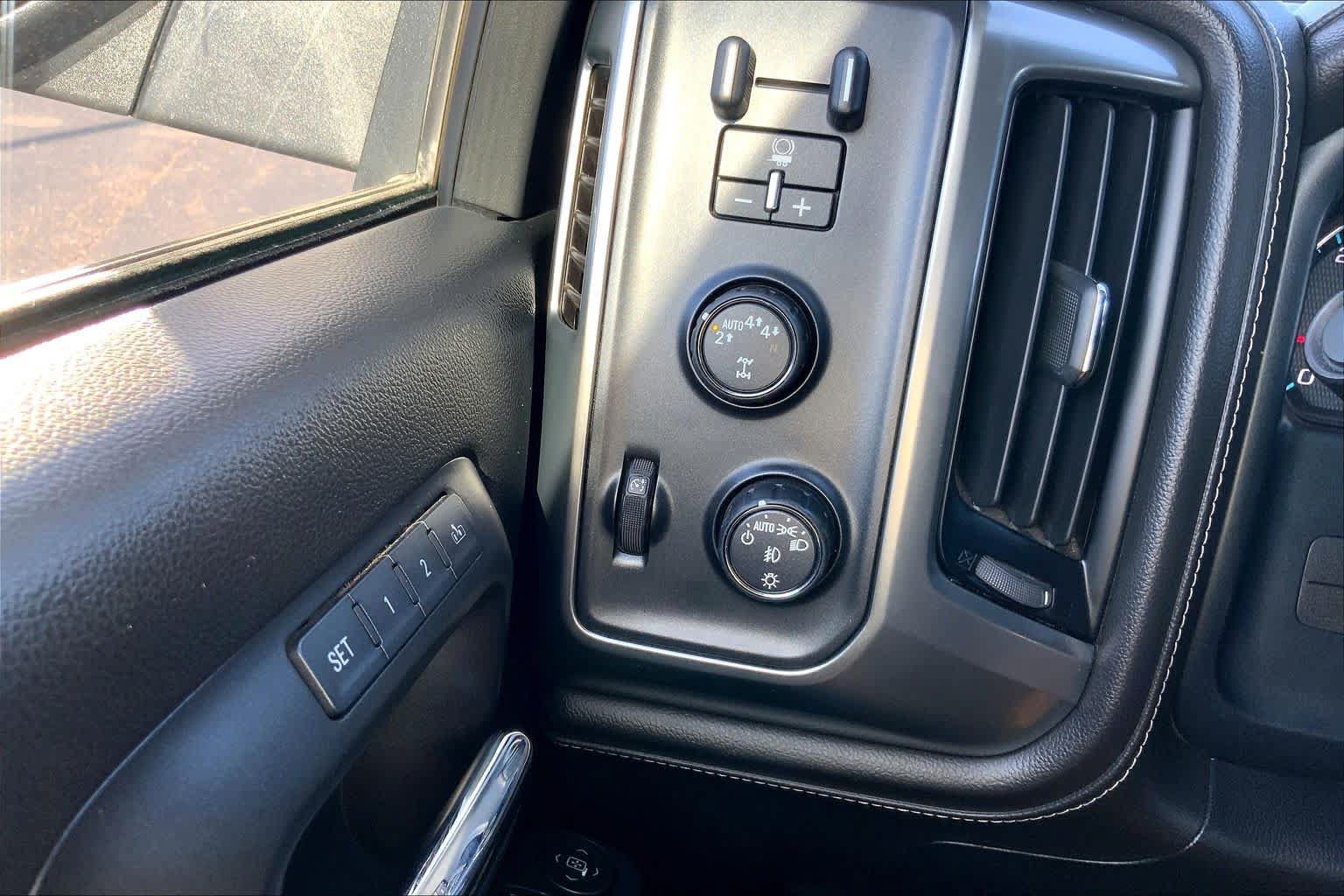 Used 2018 Chevrolet Silverado 1500 LTZ Z71 AWD/4WD image 35