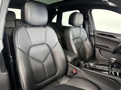 Certified 2024 Porsche Macan S AWD/4WD image 24
