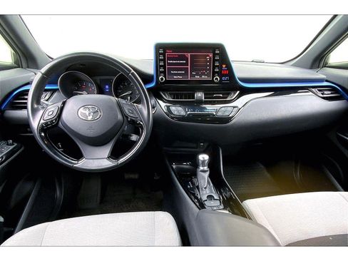 Used 2019 Toyota C-HR XLE image 11