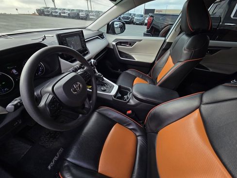 Used 2020 Toyota RAV4 XLE image 9