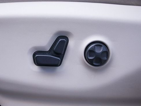 Used 2020 Chrysler Pacifica Limited w/ Tire & Wheel Group image 22