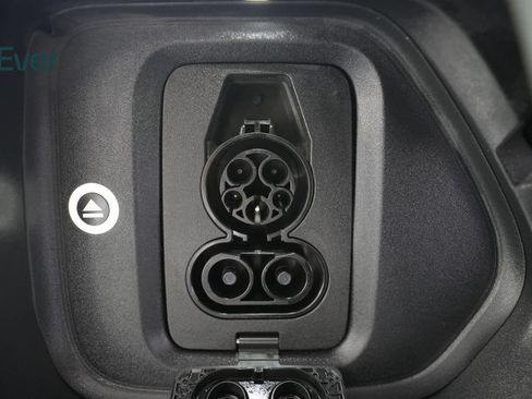 Used 2025 Rivian R1S Premium Dual AWD/4WD image 10
