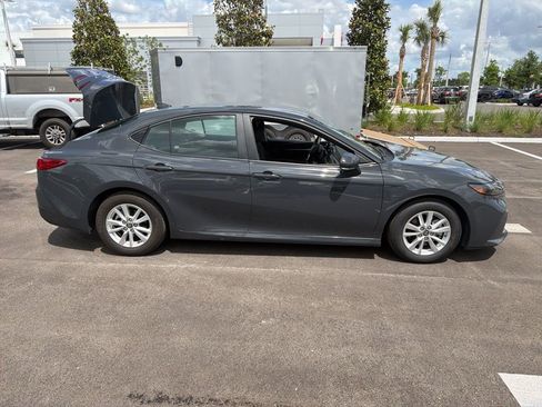Used 2025 Toyota Camry LE image 7