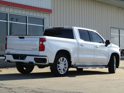 Used 2020 Chevrolet Silverado 1500 High Country w/ Technology Package image 3