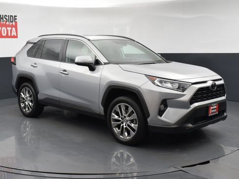 Used 2020 Toyota RAV4 XLE Premium AWD/4WD image 6