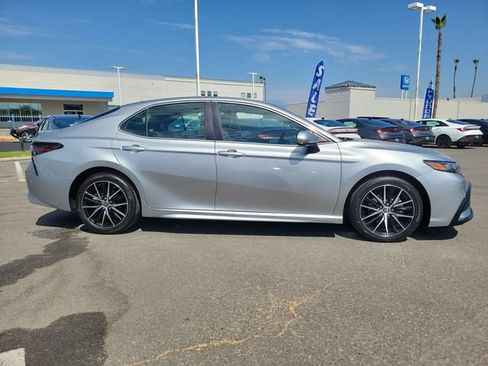 Used 2021 Toyota Camry SE FWD image 33
