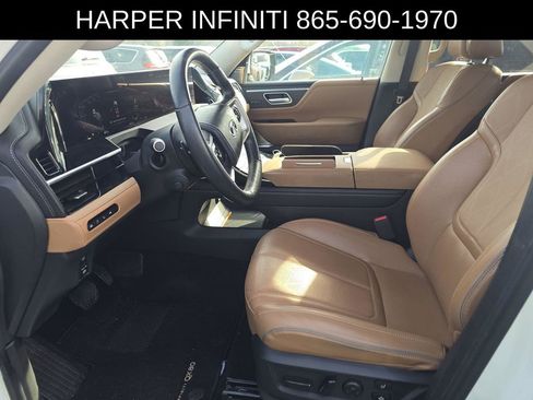 Used 2025 INFINITI QX80 Sensory image 5