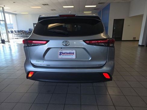 Used 2022 Toyota Highlander XLE image 7