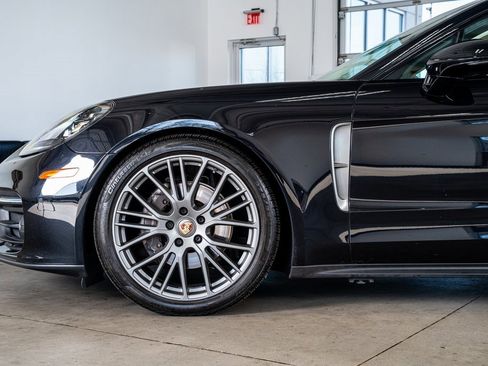 Used 2023 Porsche Panamera Platinum Edition image 9