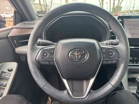Used 2019 Toyota Avalon XLE w/ Moonroof Package FWD image 6