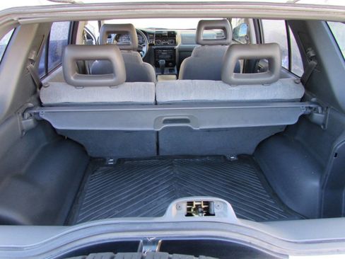 Used 1999 Isuzu Rodeo LS image 27