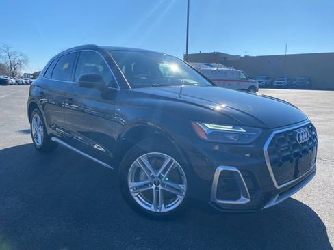 Used 2021 Audi Q5 e Premium w/ Convenience Package image 1