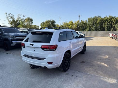 Used 2020 Jeep Grand Cherokee Altitude RWD image 5