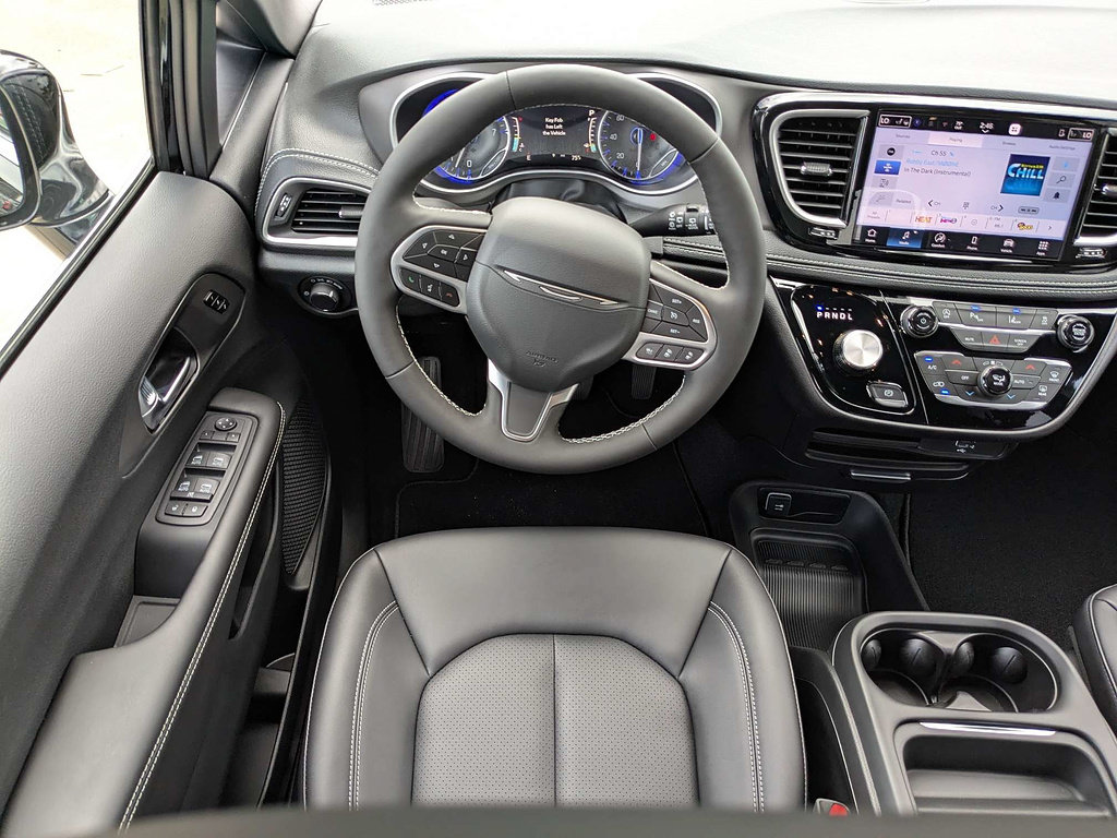 New 2027 Chrysler Pacifica Select FWD image 16