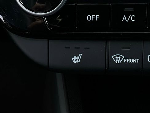 Used 2025 Hyundai Elantra SEL image 29