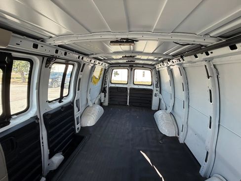 Used 2019 Chevrolet Express 2500 w/ Driver Convenience Package image 12