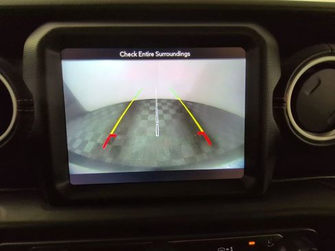 Used 2018 Jeep Wrangler Unlimited Sahara AWD/4WD image 18