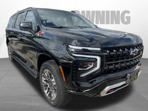 Used 2025 Chevrolet Suburban Z71 AWD/4WD image 3