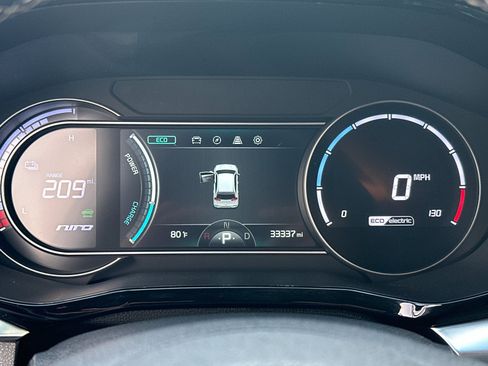 Used 2022 Kia Niro EX image 25