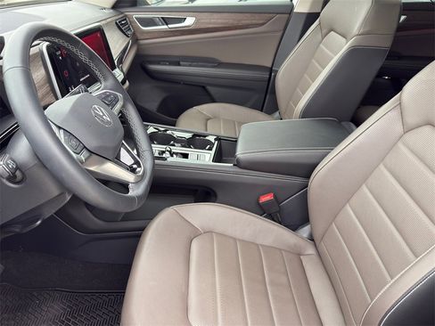 New 2025 Volkswagen Atlas SEL image 11