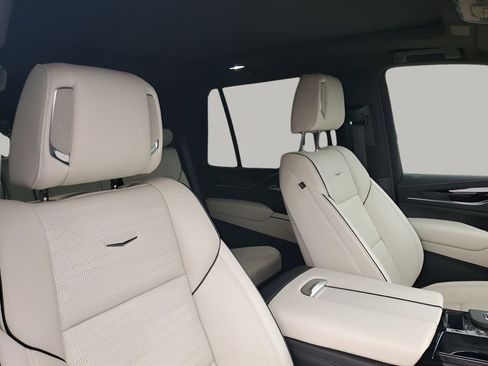 Used 2023 Cadillac Escalade Sport w/ LPO, ONYX Package image 15