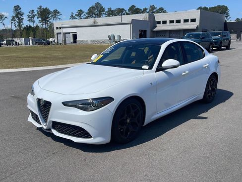 Used 2023 Alfa Romeo Giulia Ti image 3